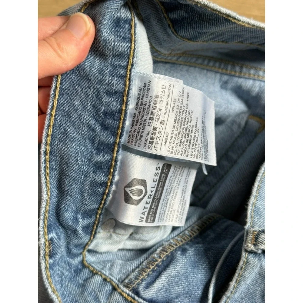 Mens Levis 505 light wash jeans 100% cotton straight leg size 34x30 (34x27)